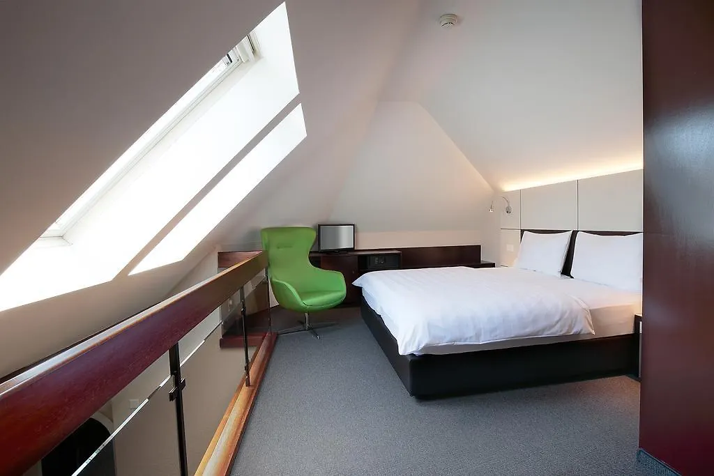 B-Smart Motel Basel 3*,