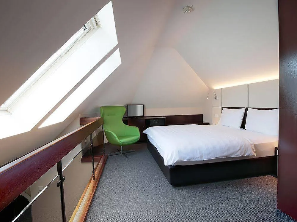 B-Smart Motel Basel Hotel