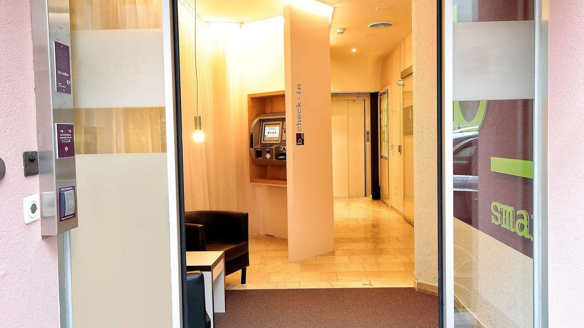 B-Smart Motel Basel 3*,